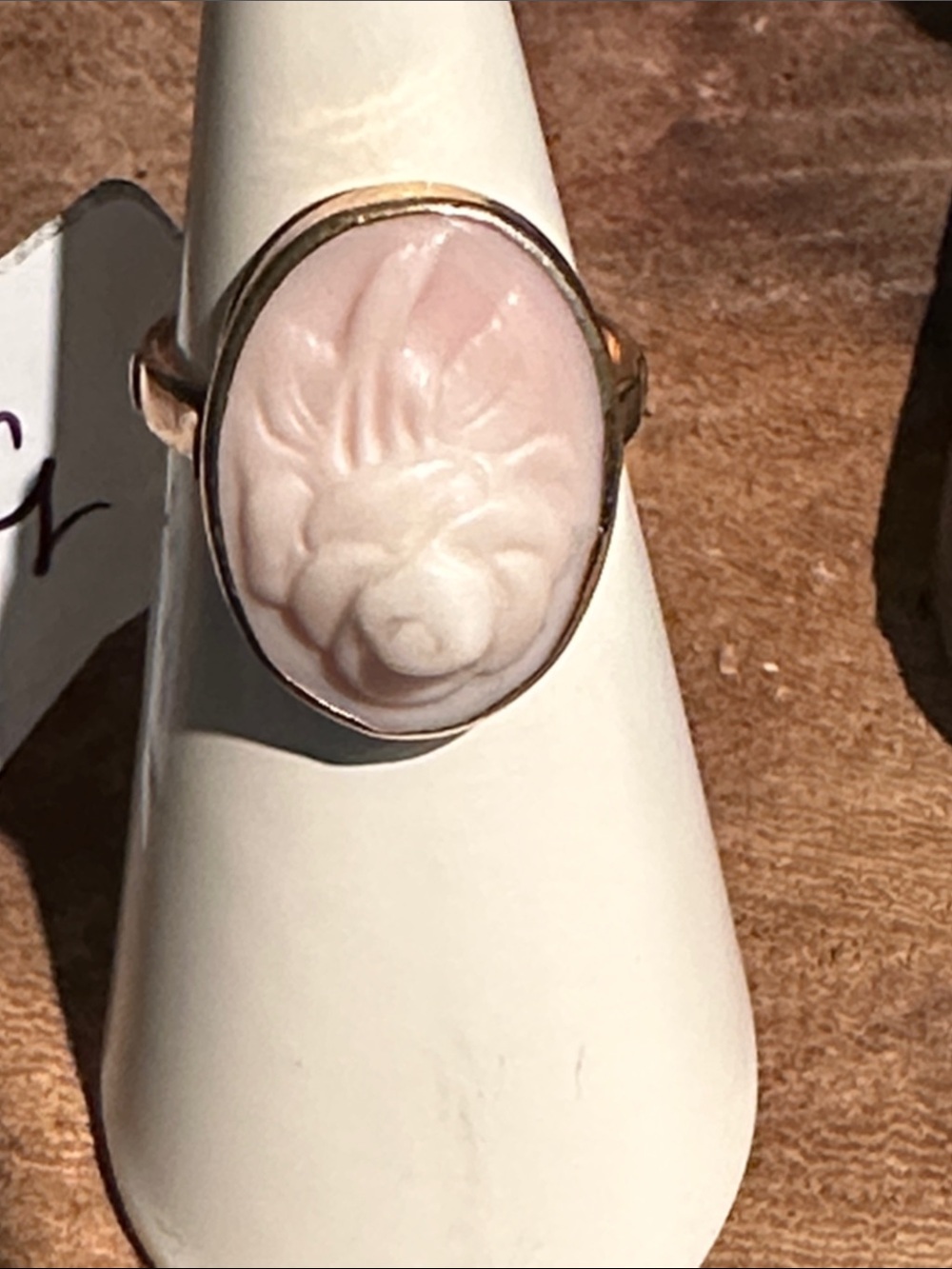 585 gold women’s ring size 6 carving of a beautiful flower